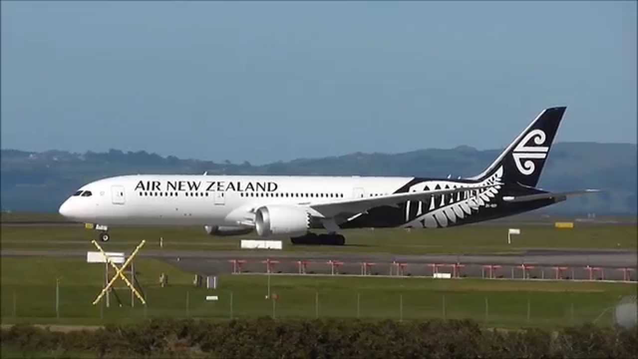 ZK-NZF Dreamliner Air New Zealand Take Off