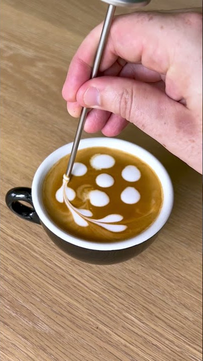 Coffee art: let’s make chasing hearts #goldenbrowncoffee #coffee #coffeeart #latteart #barista #easy
