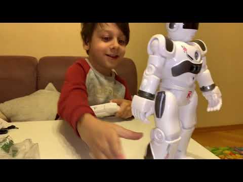 Роботы роботы распаковка. Новый робот новинка. Распаковка роботов видео. Робот 2012 год игрушка для детей видео. Трансформеры распаковка игрушек для детей.