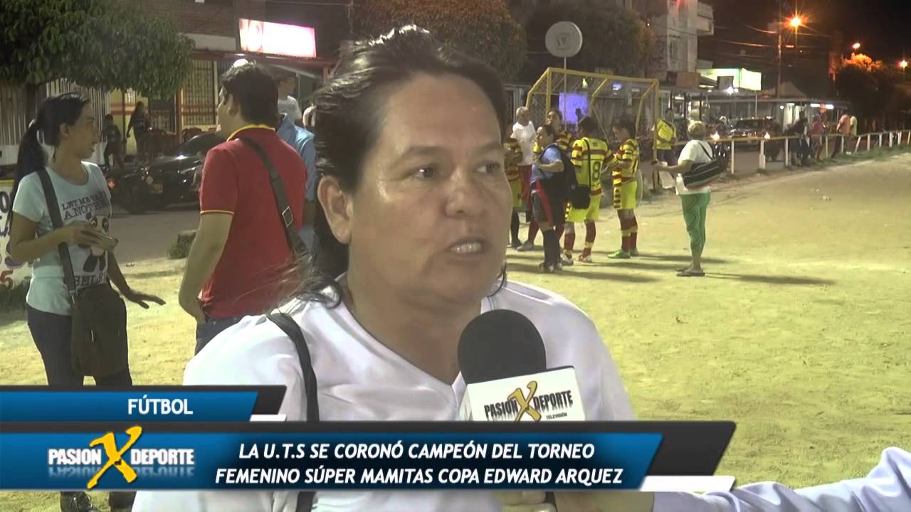 Final fútbol femenino súper mamitas en el B. La Floresta,  U.T.S. Campeón.