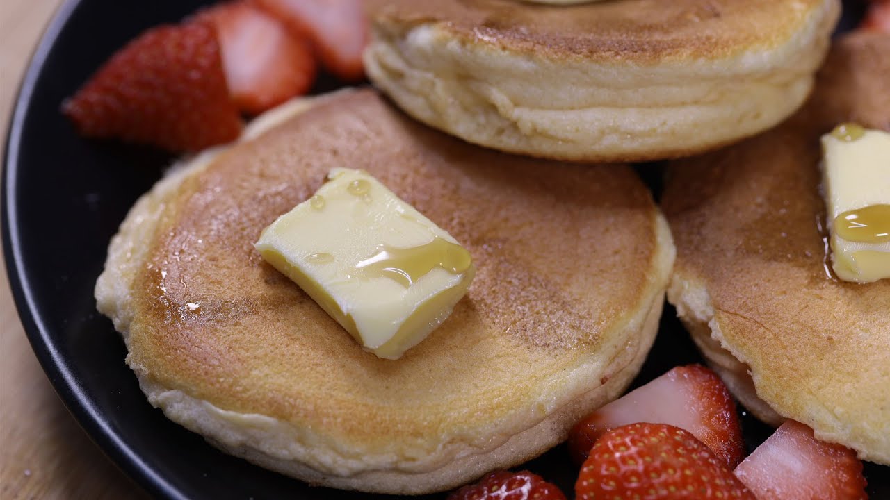 EASY FLUFFY JAPANESE PANCAKES 