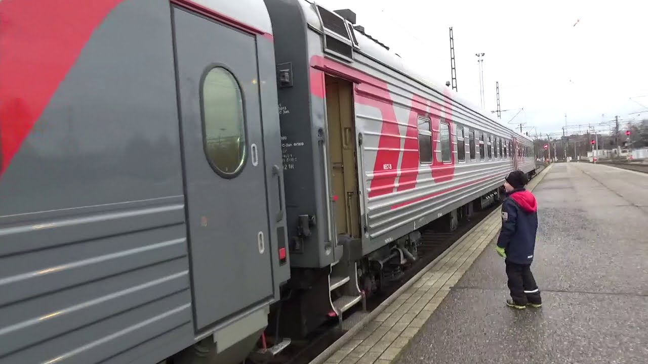 Tolstoi-juna Helsingin rautatieasemalla