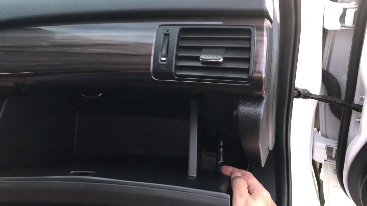 Honda Accord Hybrid 2017 cabin air Filter Chane - YouTube