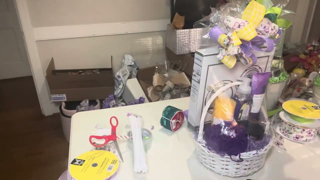 How To Create A 10 Minute Gift Basket: Design Like A Boss