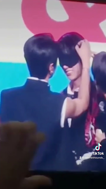 their romance is giving 🤧💞✨credits to: @sebbrenhounds #jay #heeseung #kcon2022 #enhypen #heejay