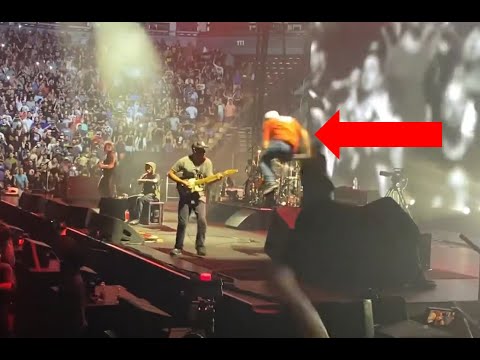 Tom Morello Knocked Over by Fan - Killing In the Name Rage Against The Machine Live Toronto 07/23/22