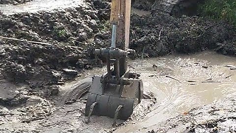 XÁNG CẠP GẮP ĐẤT VƯỜN / KOBELCO/ MÁY XÚC MIỀN TÂY