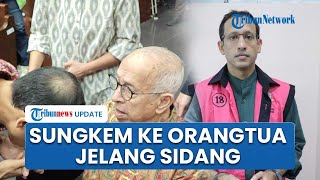 Momen Haru di Balik Sidang Korupsi Chromebook: Nadiem Cium Tangan Orangtua sebelum Sidang