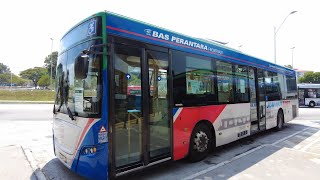 WVH6177 at a Bus Stop | rapidKL x MRT Feeder Bus Scania K270UB