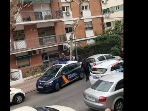 Actuaci&oacute;n policial en la calle El Nogal por un posible operaci&oacute;n antidroga