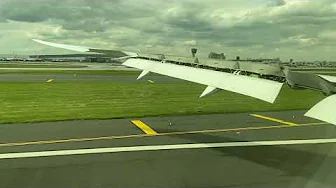 American Airlines Boeing 787-8 Landing at Philadelphia (PHL)