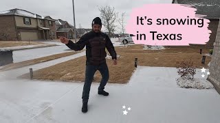 It&#39;s snowing in Texas