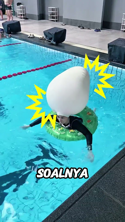 Cewek Kocak Berenang Pake Topi Aneh 🤣