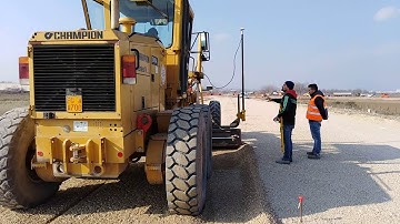 GRADER Champion con 3D GPS machine control system disCAV