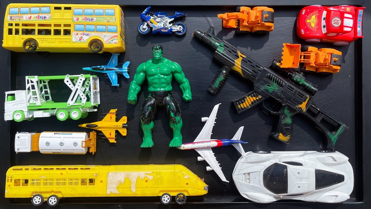 Mencari mainan mobil mobilan, mobil balap, tank baja, palu tor, excavator, hulk, police car, pesawat