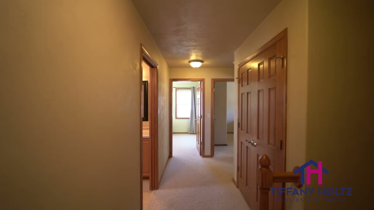 4511 N Watershed Way, Appleton