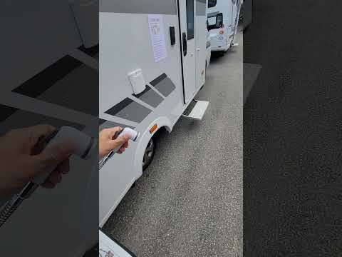 샤워기달린 차! 그런데 물이..