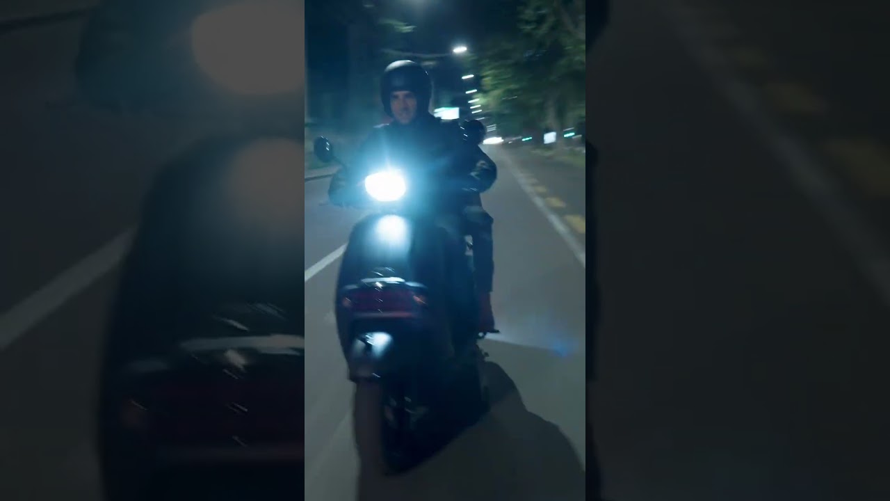 The Keeway Sixties 300i transports us back to decades gone-by and the classic European scooters 🛵.