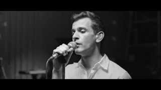 Video thumbnail of "Josef Salvat - Diamonds (Live)"