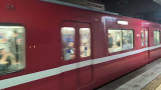 京急古参1500形（1565編成）普通逗子・葉山行発車シーン