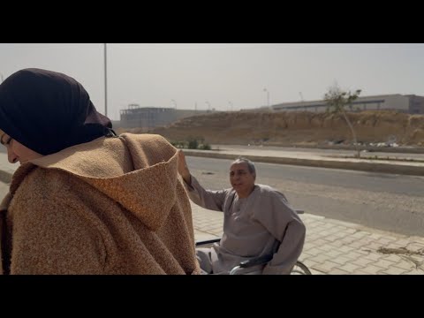 عملت نفسها مش واخده بالها من ابوها وطلبت من الامن يرميه بعيد 