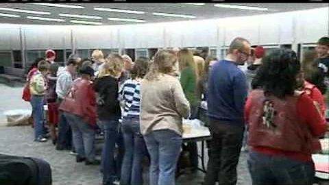 Army Of Volunteers Deliver Thanksgiving Dinners