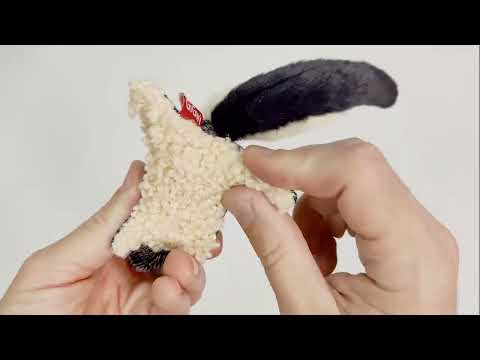 Игрушка для собак Скунс с пищалкой GiGwi Plush, текстиль, 9 см, видео 1