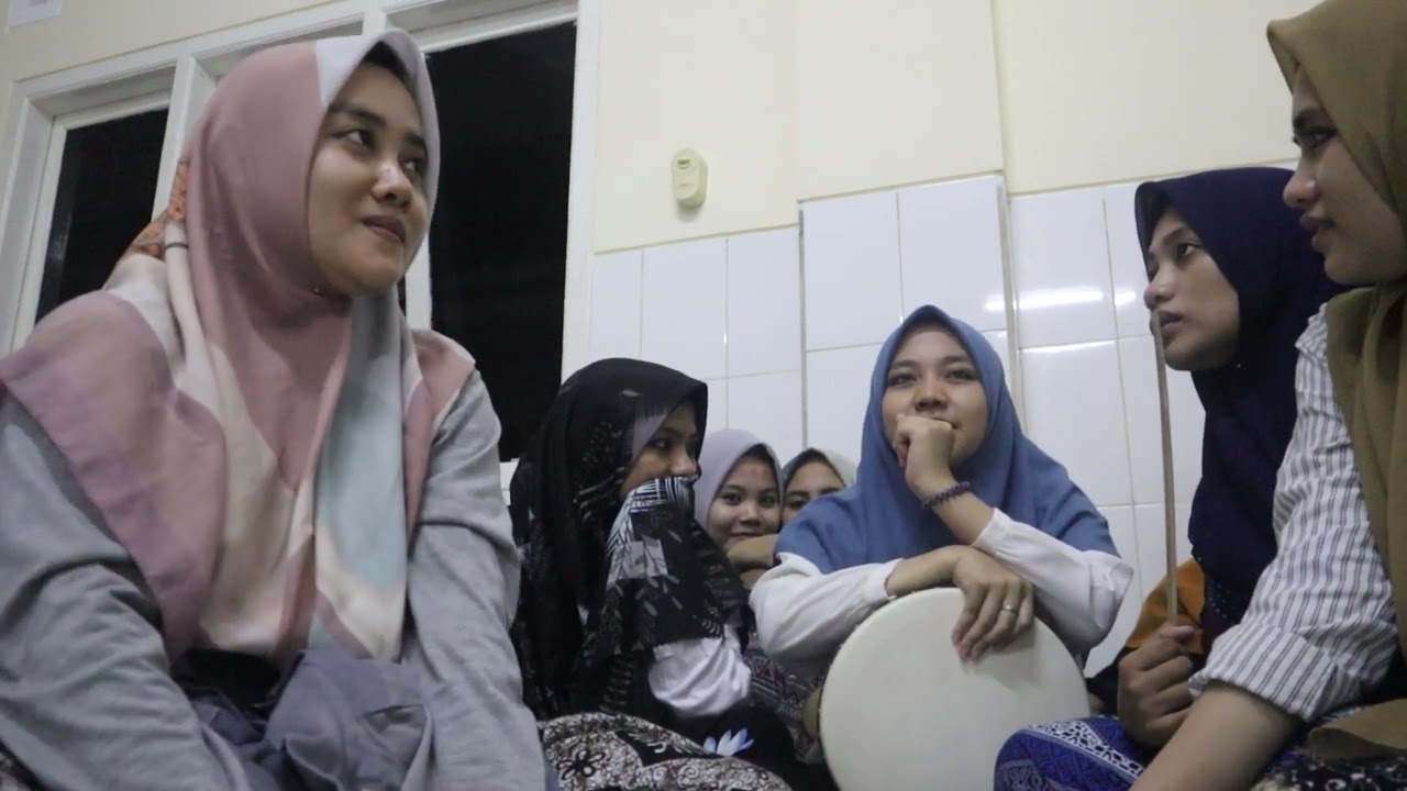 AZ ZAHRA GROUP VOCAL NURUL QISTINA & DARAJATUR ROFIAH BUSROLANA VERSI SANTRI PUTRI NURUL CHOLIL