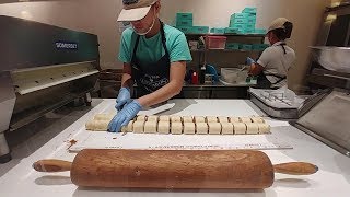How Fresh Cinnamon Buns are made at Cinnabon - Freshly made Rolls