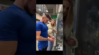 Sinyor Taklacı Avmde Göğüs Şakası