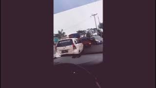 Story WA||Nyetir mobil macet sambil dengerin lagu Dj