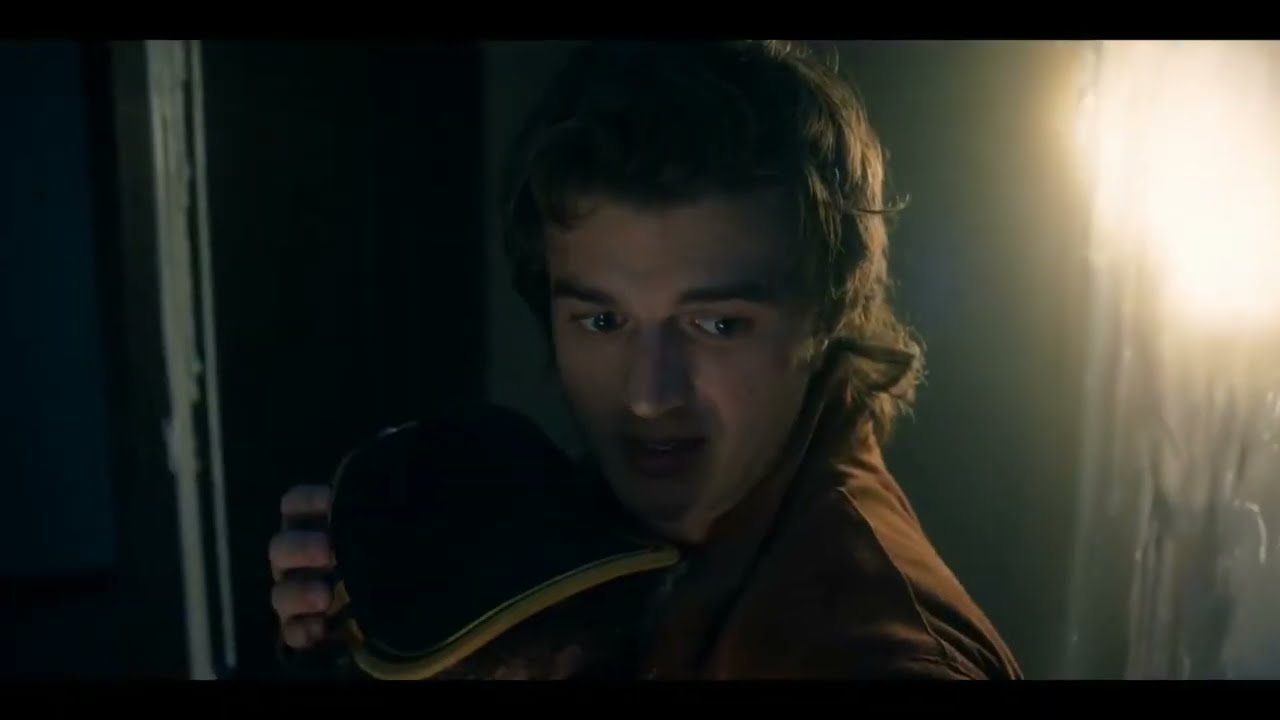 Dustin llora en los brazos de Steve | Stranger Things (Volumen 2) 5x05 | Español Latino