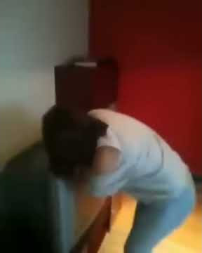 الاخ لما يجي يهزر مع اختة😂😂😂😂😂😂