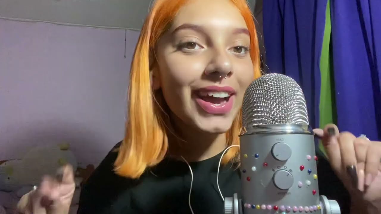 ASMR SUSURRANDO CERCA DEL MICRÓFONO| INAUDIBLE + TAPPING + MOUTH SOUNDS| SOFIWI