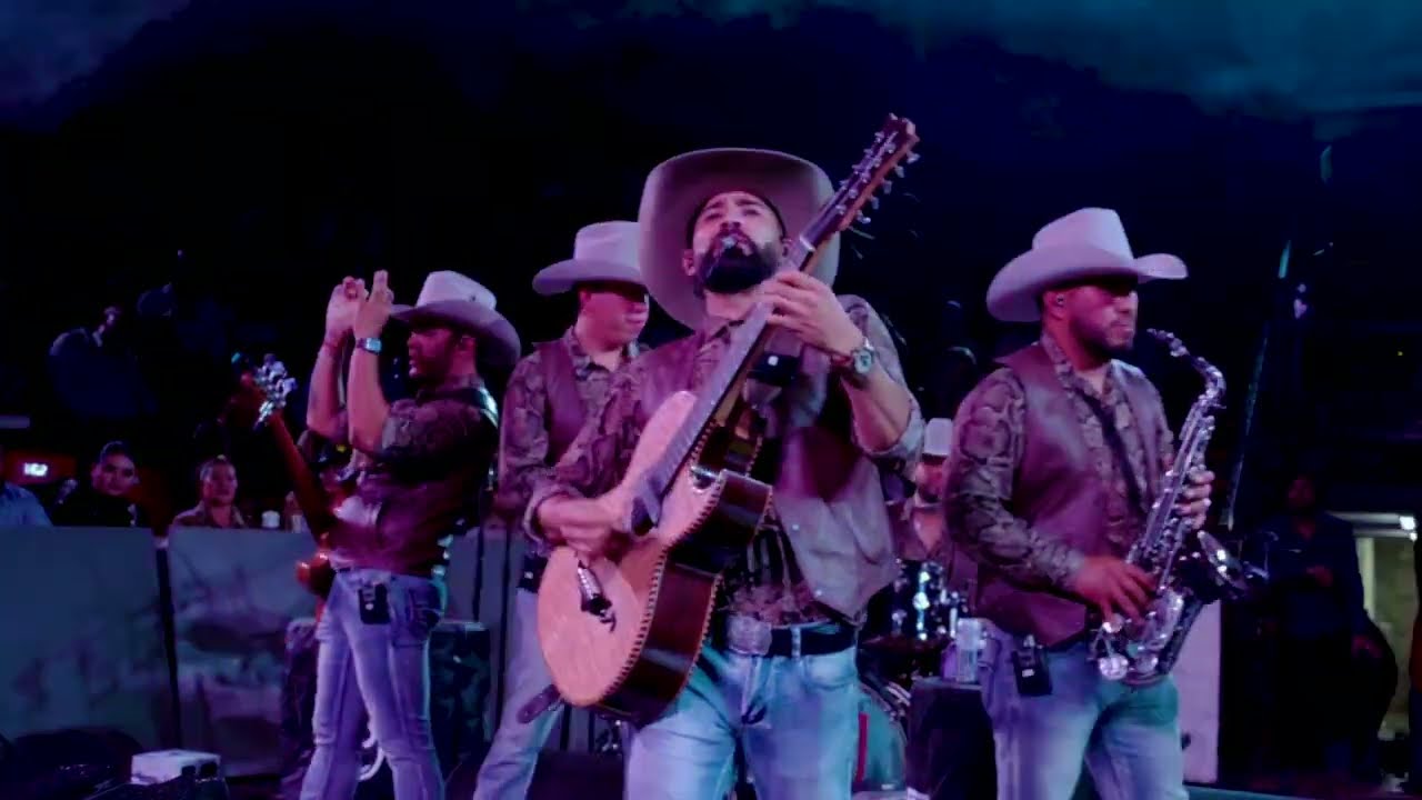 La Entalladita - Laurita Garza - Abrazado de un poste - Y Andale en vivo