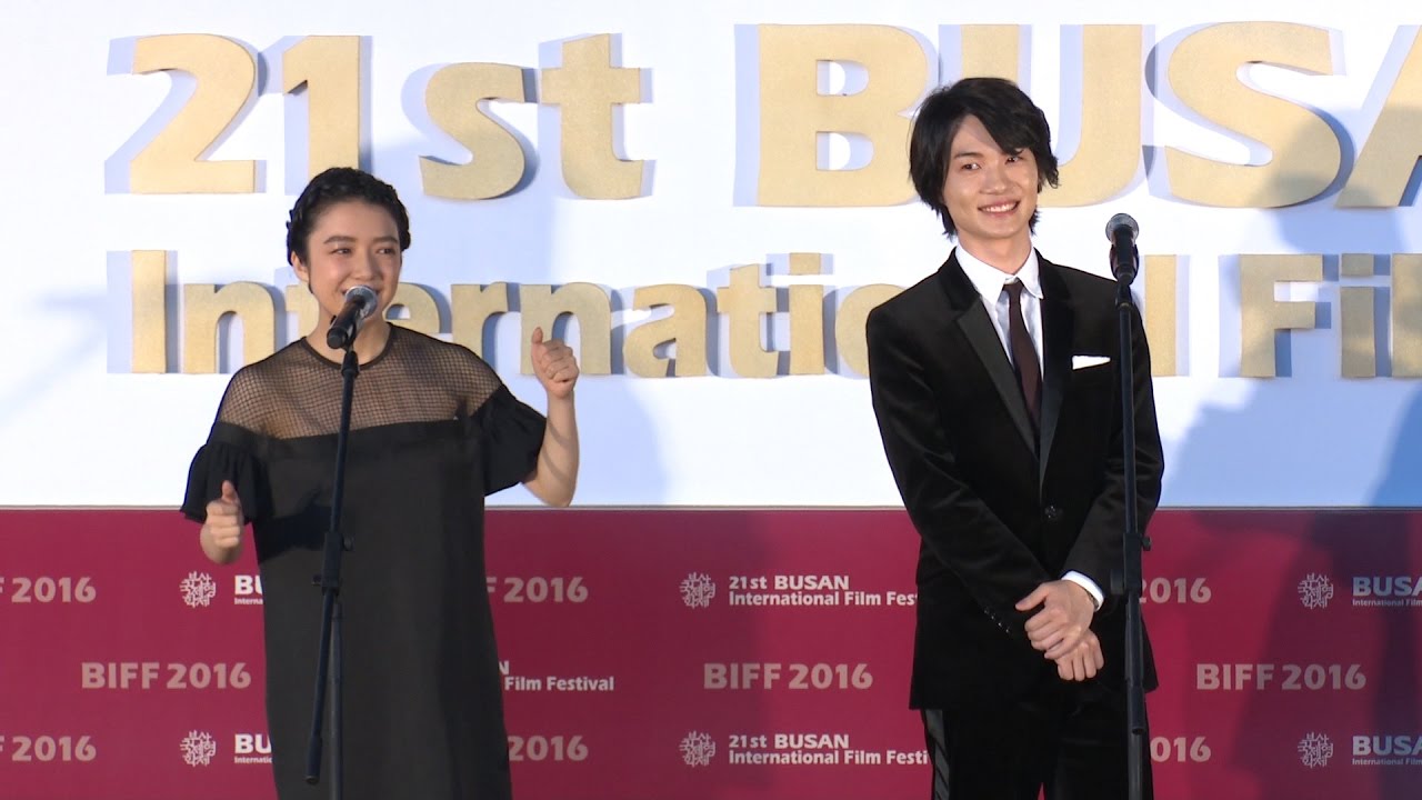 [풀영상] '너의 이름은(君の名は)' BIFF 야외무대인사 (카미키 류노스케 , 神木隆之介, 카미시라이시 모네, 上白石萌音 , your name) [통통영상]