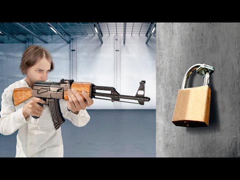Видео: Откроется ли замок от выстрела АК-47?