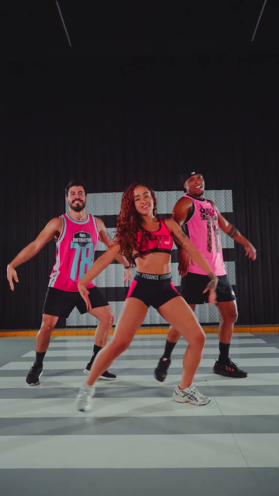PENÉLOPE CHARMOSA ??? Quem quer aprender a coreografia dessa completa?