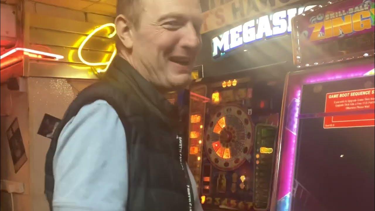 Skill Ball Zingy Bingo, can he fix it ? blackpool YouTube