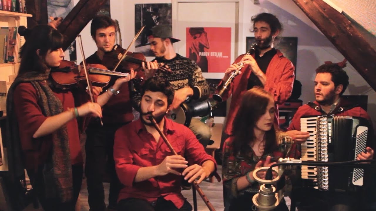 Seyyah - Karagöz (Bahçalarda Barım Var)