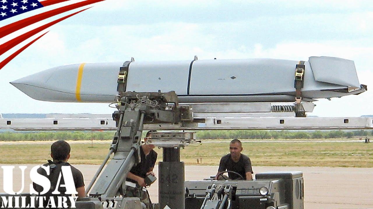 Agm 158 Jassm 巡航ミサイル取付作業 B 1b爆撃機 Agm 158 Jassm Cruise Missile Loading B 1b Bomber Youtube