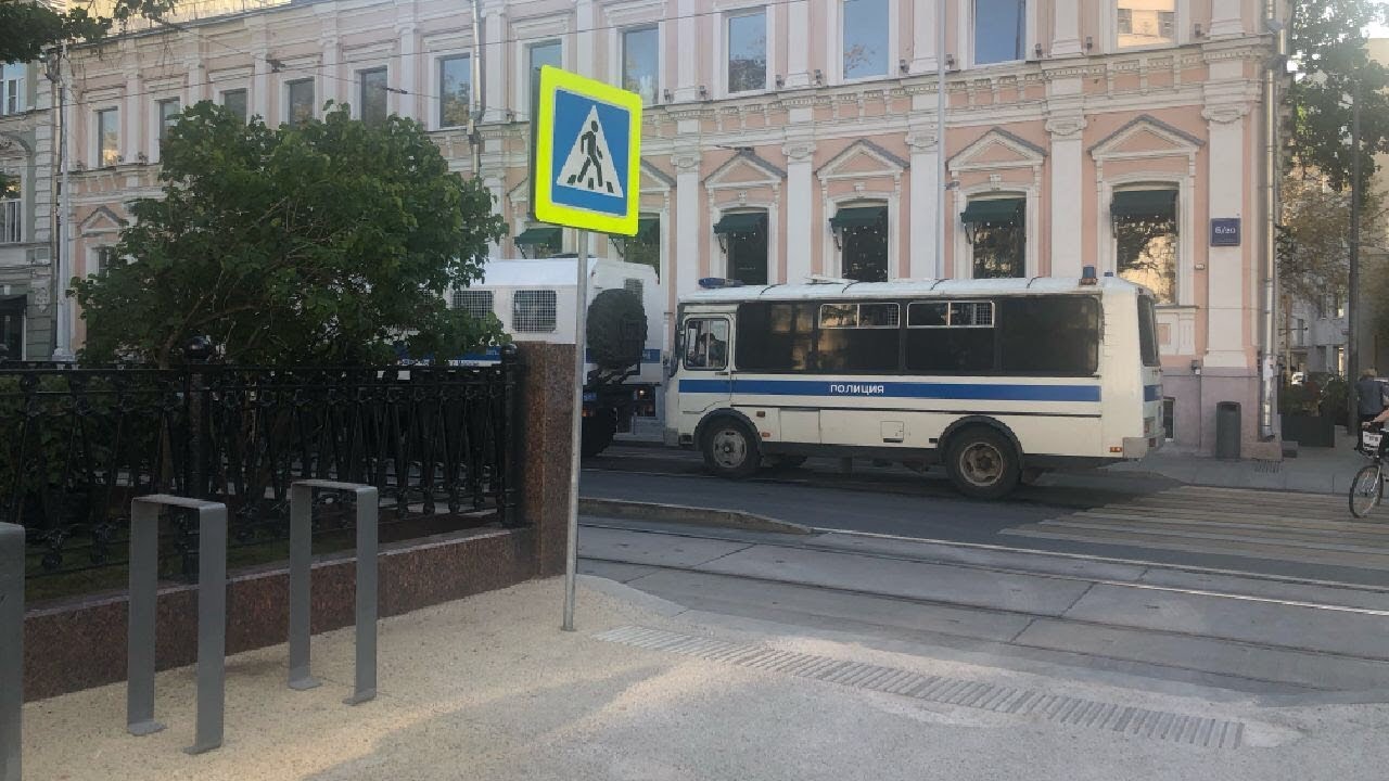 Общественное пространство «ЯМА» в Москве перекрыла Полиция / LIVE 30.08.19