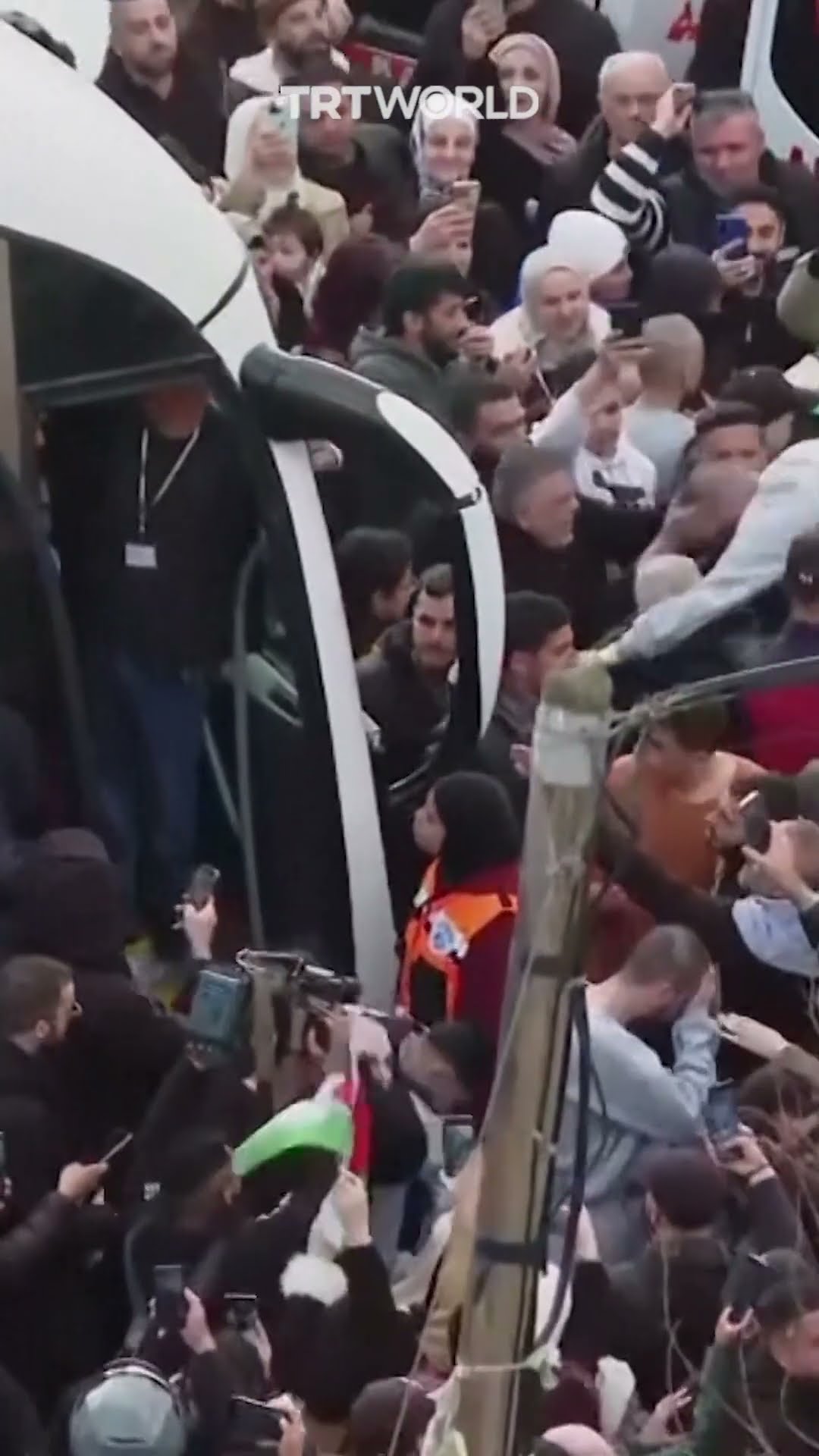 Buses carrying released Palestinian detainees arrive in Ramallah