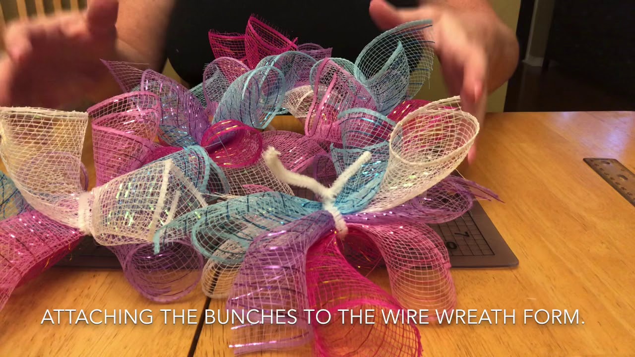 How to make a mesh wreath. - YouTube