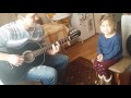 Папа и дочка (3 года) поют "Половинку себя"