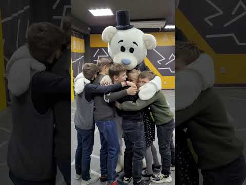 Ты просто люби меня.. #ростовоймедведьпоздравление #сюрприз #shorts #крым https://vk.com/id151594170