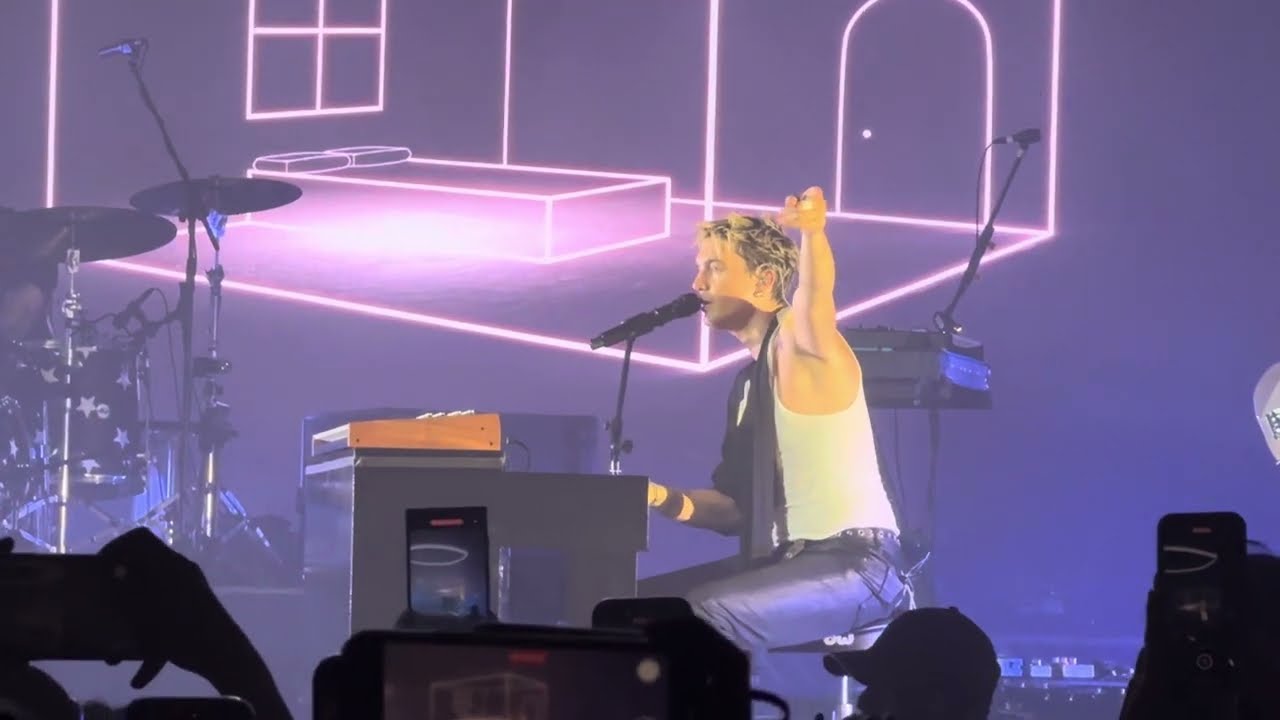 LANY - Malibu Nights (Live in Hong Kong 2024)