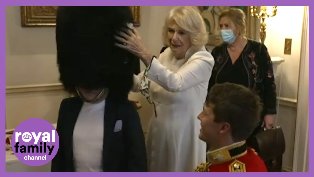 Royal Trees Up! Camilla's Little Helpers Deck the Halls