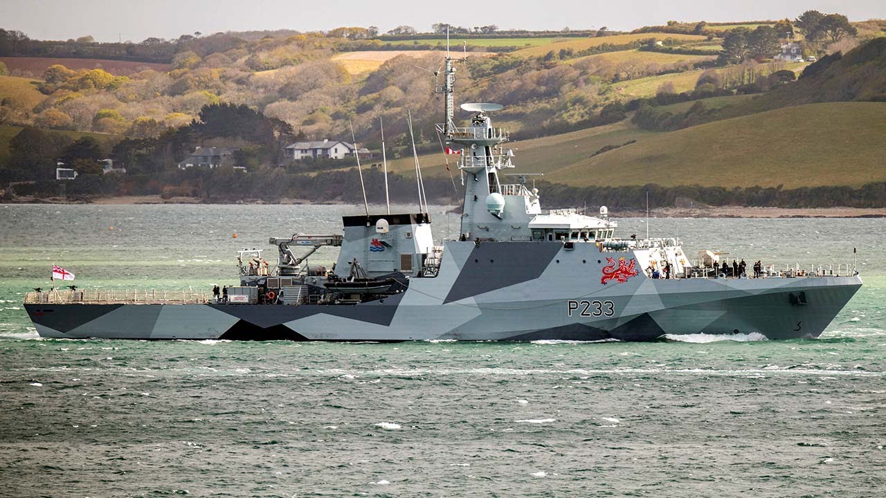 HMS Tamar puts to sea with new dazzle paint scheme - YouTube