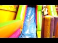 Zabawa i skoki na dużym dmuchańcu i zjazdy,Fun and jumping on a large inflatable castle
